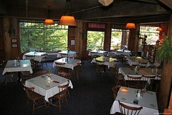 Hotel CHATEAU AT THE OREGON CAVES NATIONAL (California Bar)